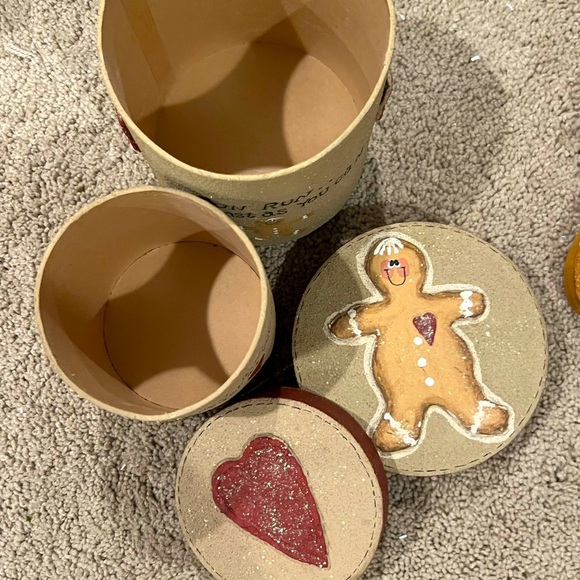 ⭐️BOGO FREE⭐️ Calling all Gingerbread Lovers! Holiday Decor Set - VINTAGE - Picture 13 of 13